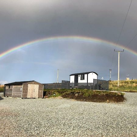 The Shepherds Hut Villa Lonmore ภายนอก รูปภาพ