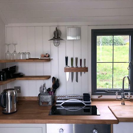 The Shepherds Hut Villa Lonmore ภายนอก รูปภาพ