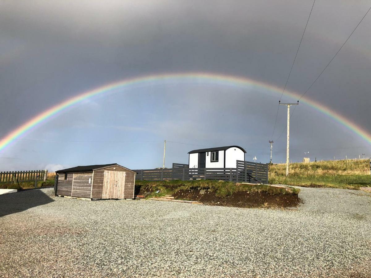 The Shepherds Hut Villa Lonmore ภายนอก รูปภาพ
