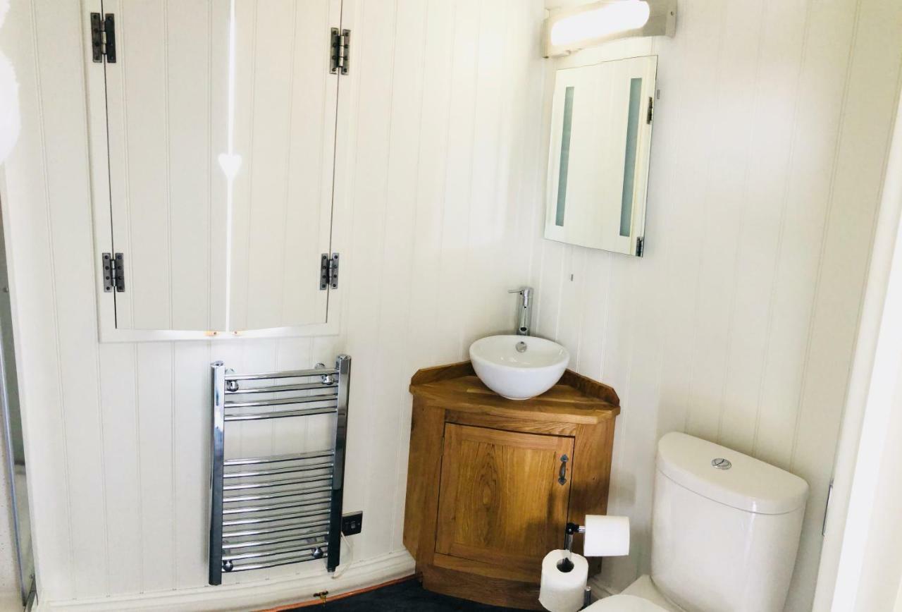 The Shepherds Hut Villa Lonmore ภายนอก รูปภาพ