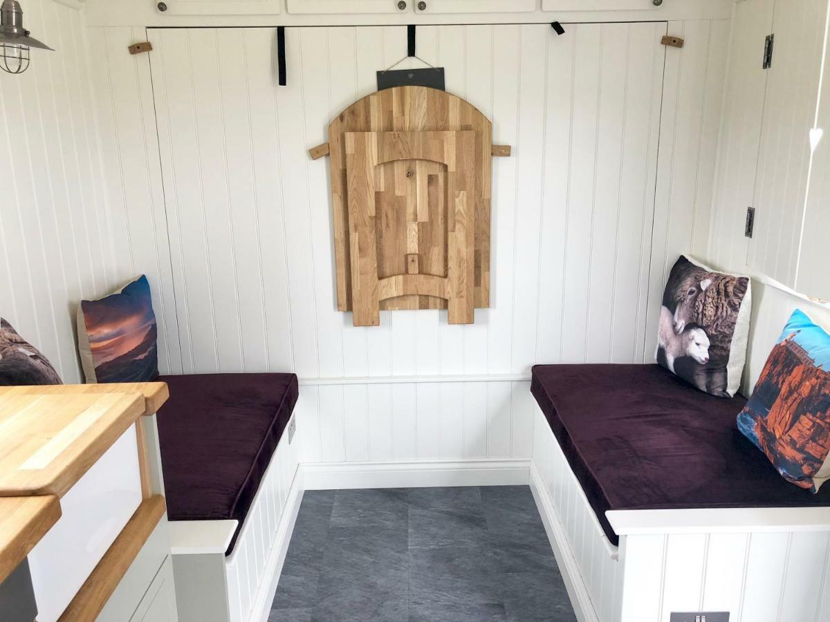 The Shepherds Hut Villa Lonmore ภายนอก รูปภาพ