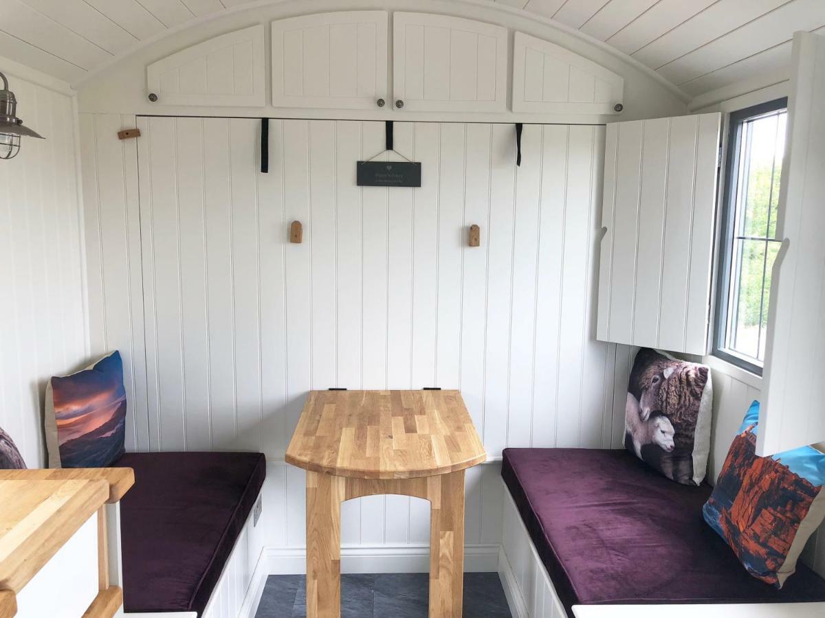 The Shepherds Hut Villa Lonmore ภายนอก รูปภาพ